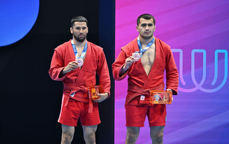 com, 当日, 手在比赛获